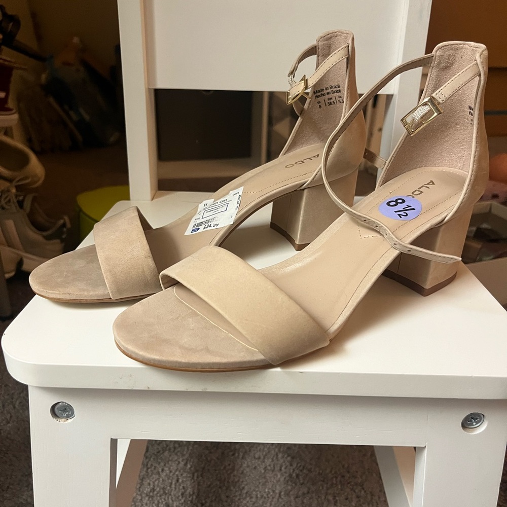 Tan Aldo pump